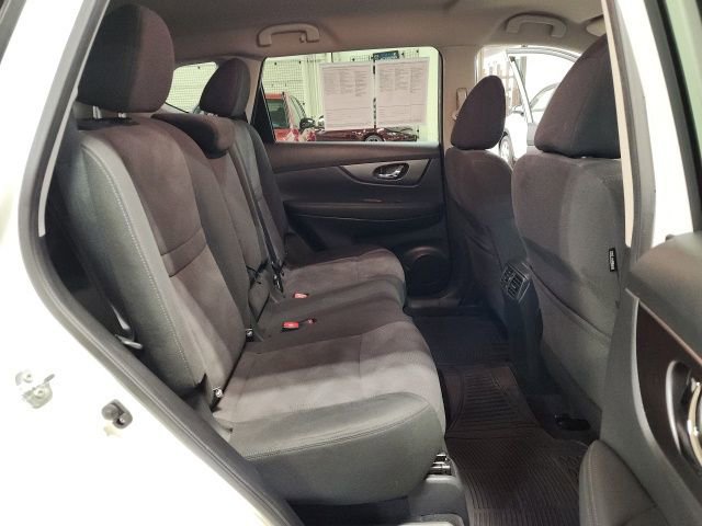 Used 2016 Nissan Rogue SV AWD/4WD image 28