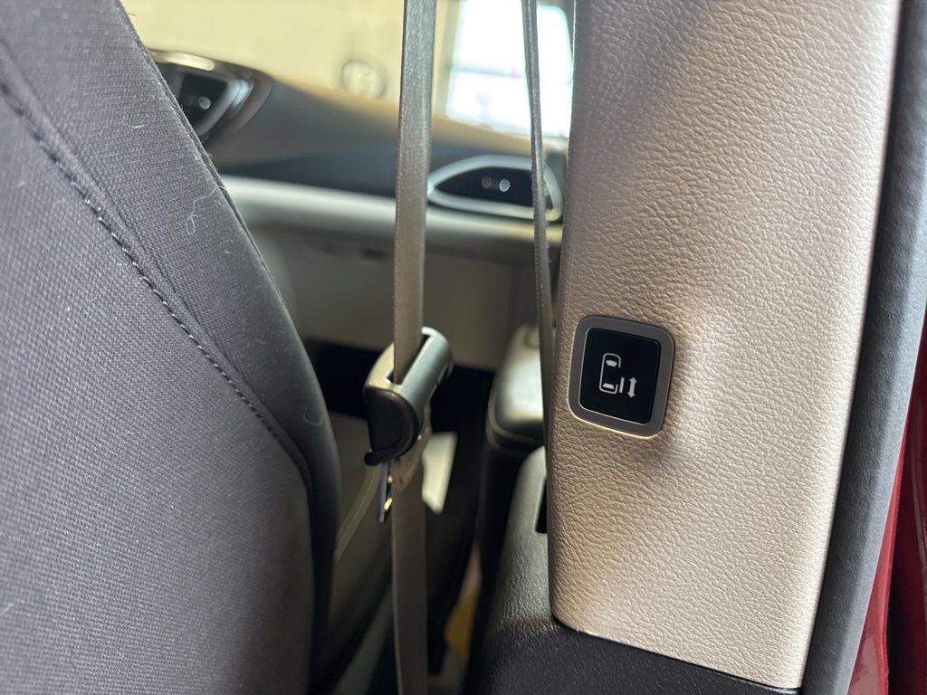 Used 2023 Chrysler Voyager LX image 48