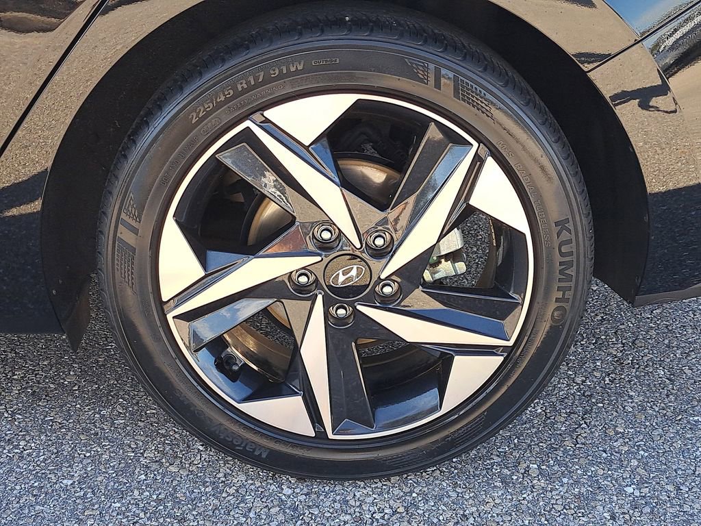 Used 2023 Hyundai Elantra SEL w/ Convenience Package image 5