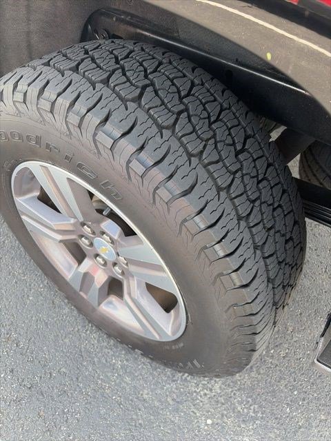 Used 2017 Chevrolet Colorado LT w/ LT Convenience Package AWD/4WD image 8