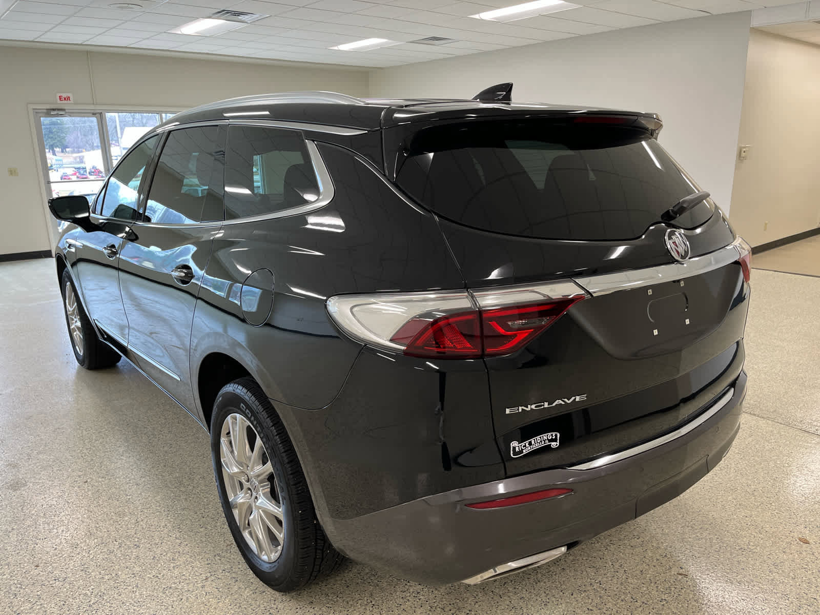 Used 2023 Buick Enclave Essence w/ Experience Buick Package image 7