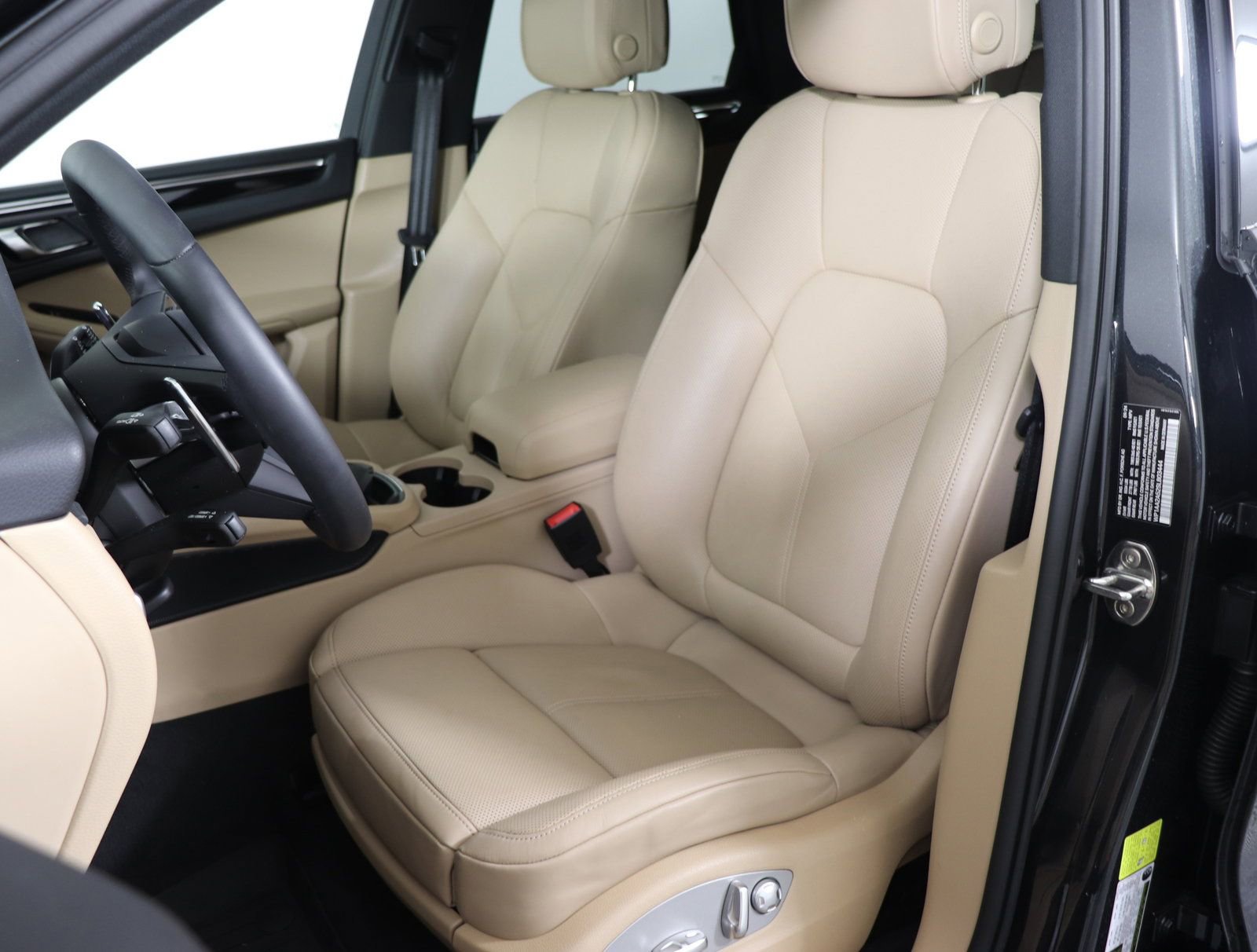 Used 2025 Porsche Macan image 5