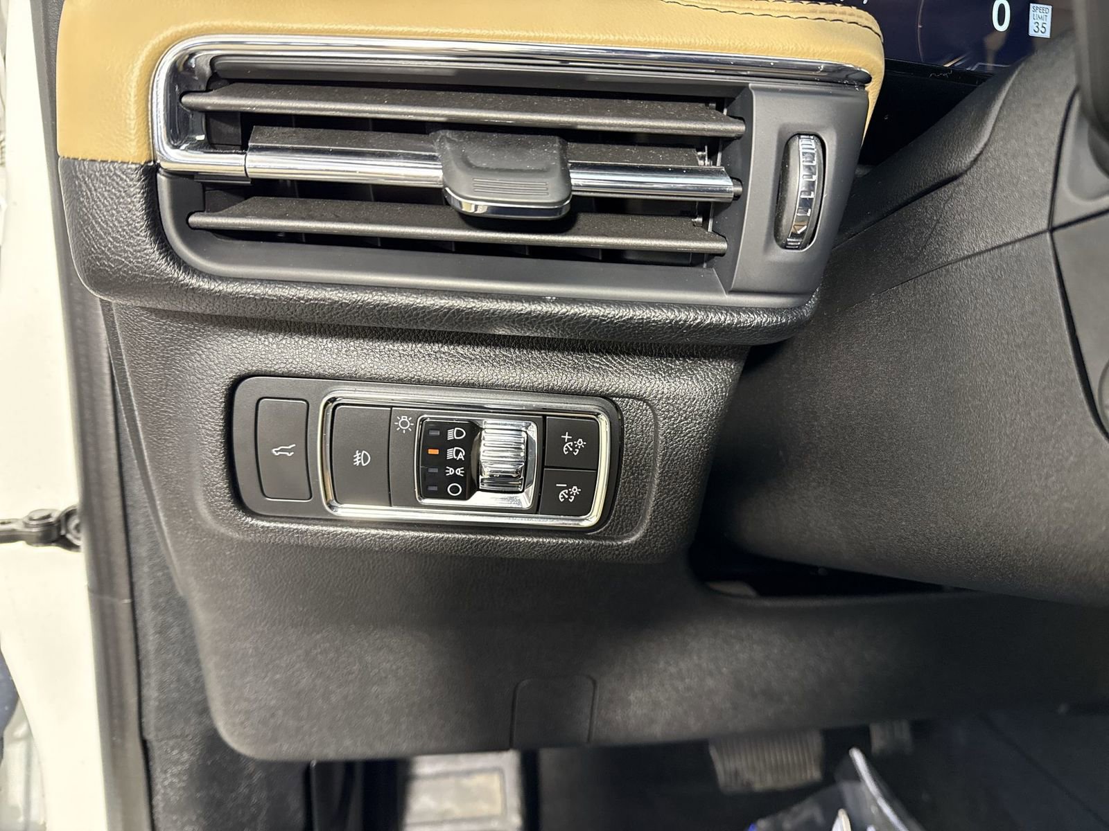 Used 2021 Lincoln Corsair Reserve w/ Equipment Group 201A image 14