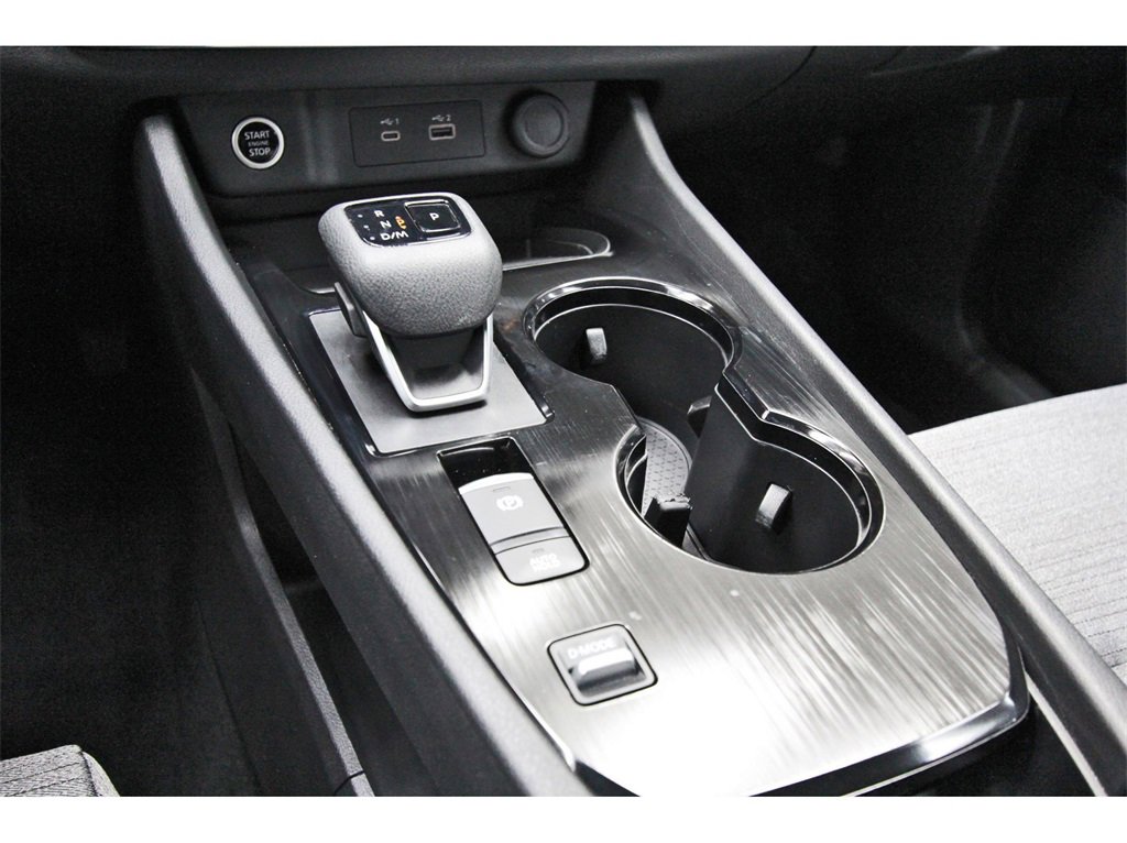 Used 2023 Nissan Rogue SV image 24