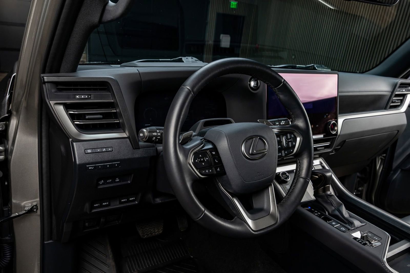 Used 2025 Lexus GX 550 image 16