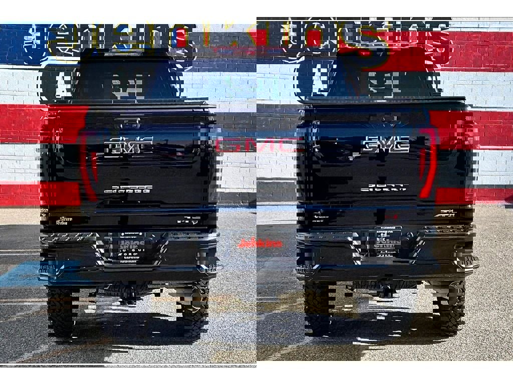 Used 2024 GMC Sierra 2500 AT4 image 4