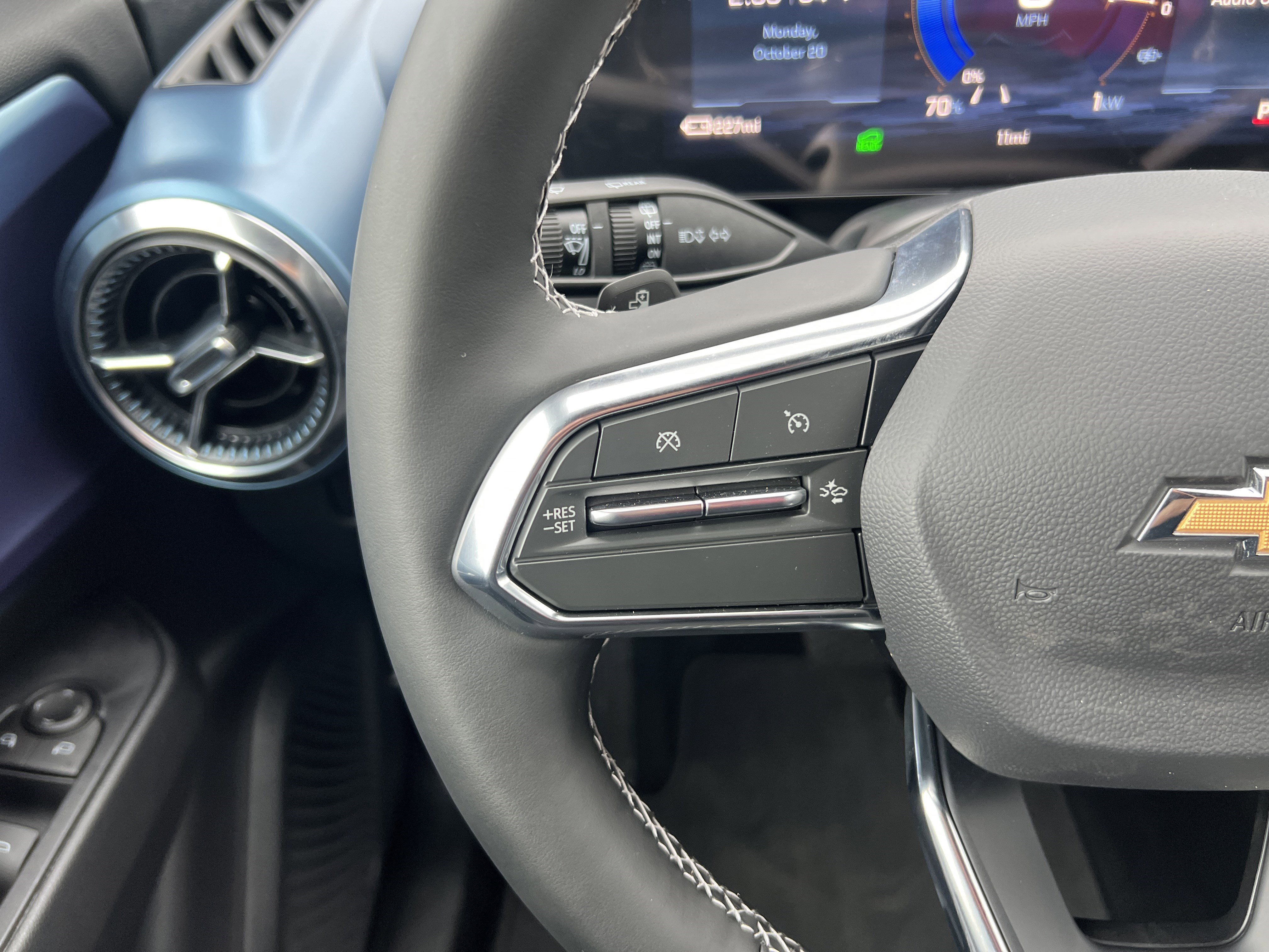 New 2026 Chevrolet Equinox EV LT image 27