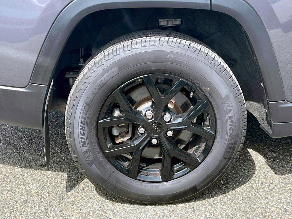 Certified 2025 Jeep Grand Cherokee L Altitude AWD/4WD image 10