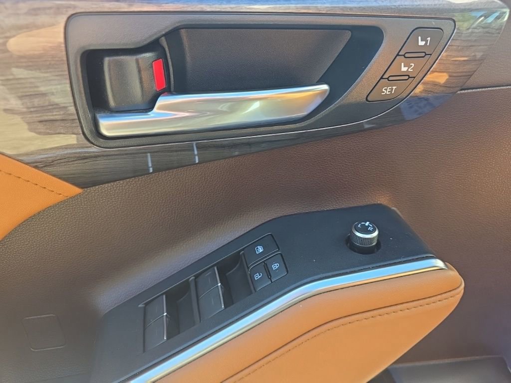 Used 2020 Toyota Highlander Platinum image 22