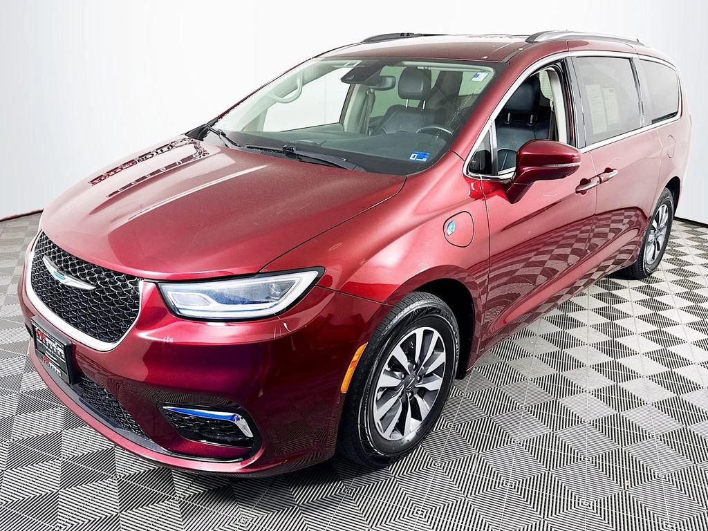 Used 2021 Chrysler Pacifica Touring-L w/ Uconnect Theater Family Group image 3