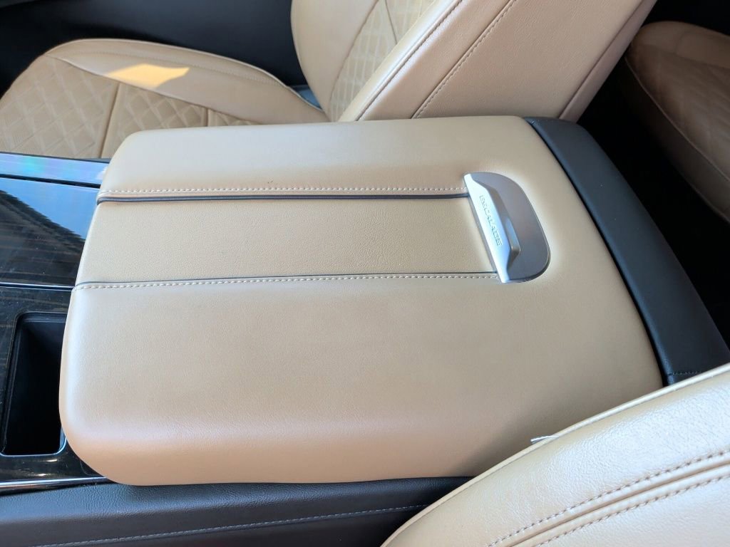 Used 2023 Cadillac Escalade Premium Luxury w/ LPO, Radiant Package image 33