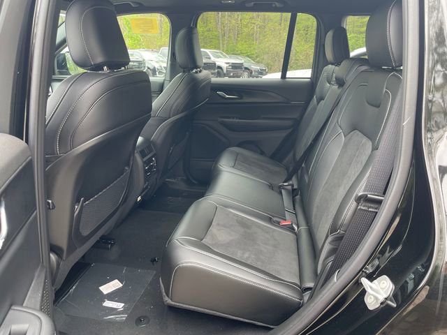 Used 2025 Jeep Grand Cherokee Altitude AWD/4WD image 17