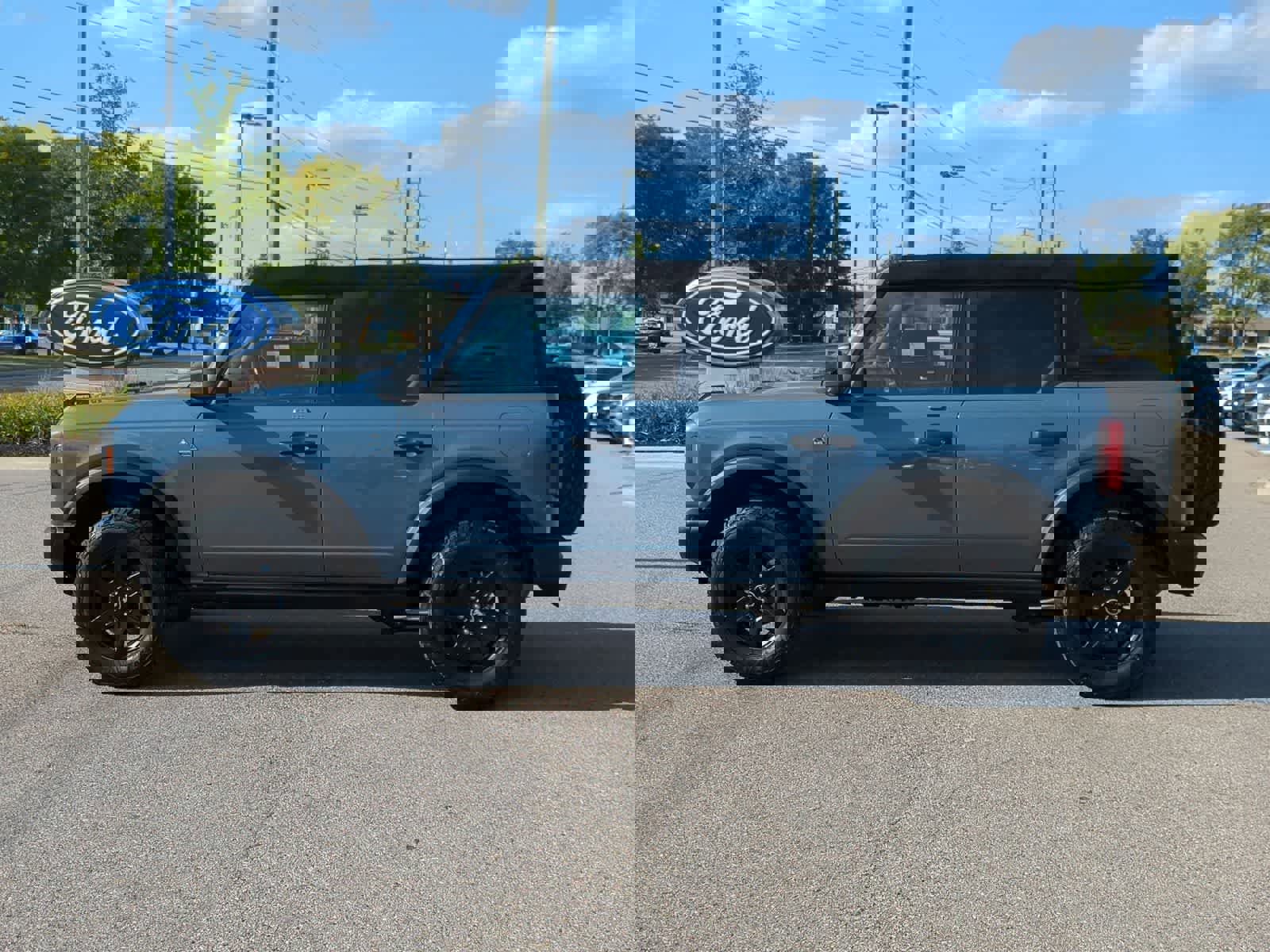 Used 2023 Ford Bronco Black Diamond image 5