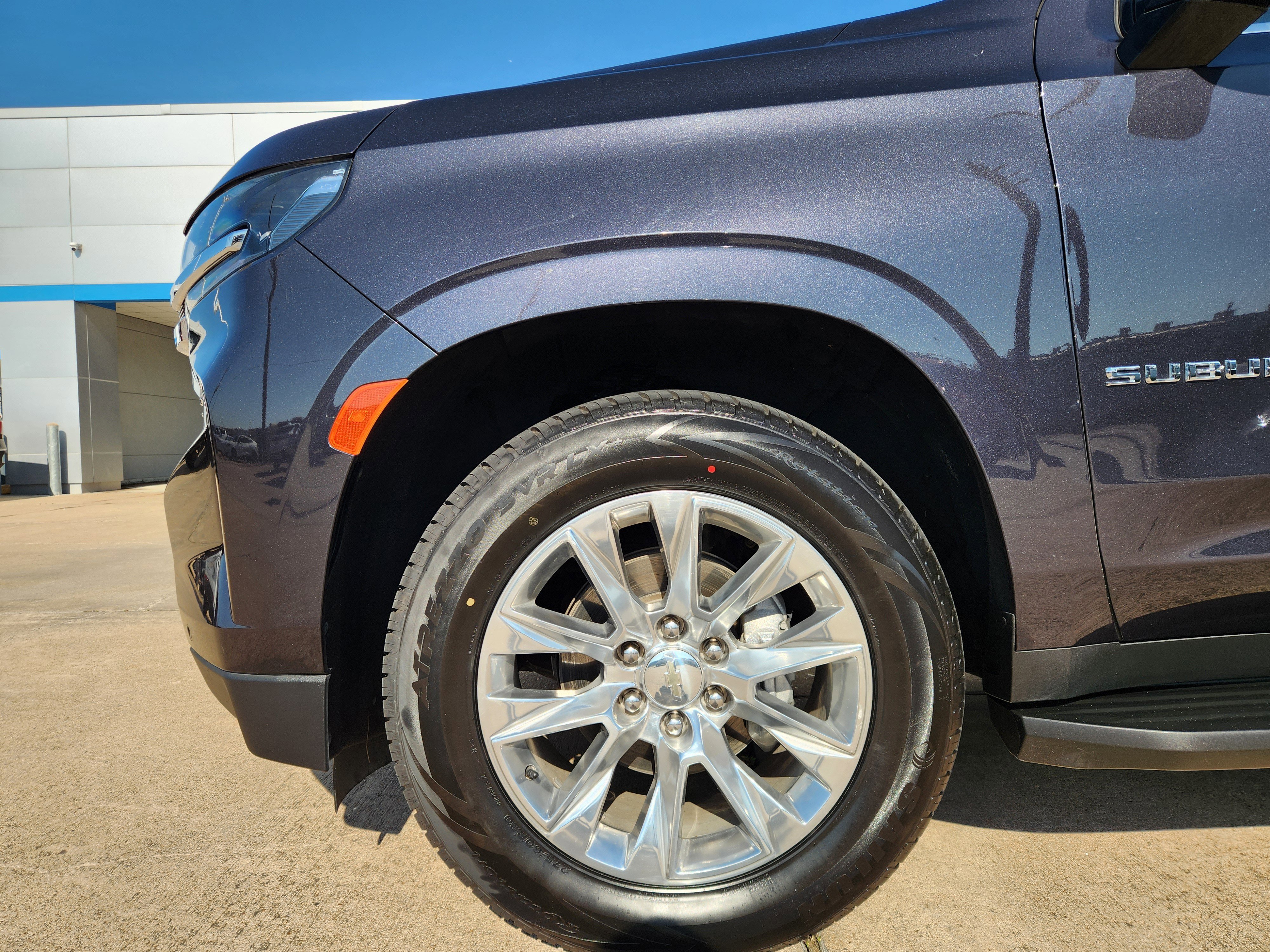Used 2023 Chevrolet Suburban Premier RWD image 9