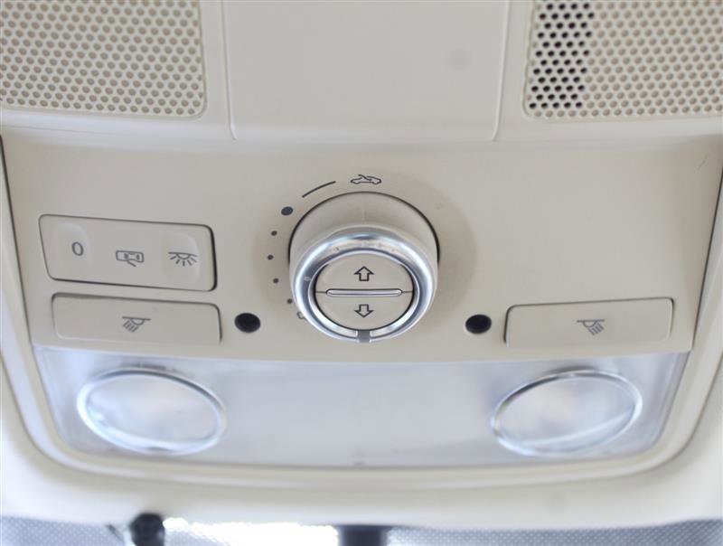 Used 2010 Volkswagen Tiguan SE image 18