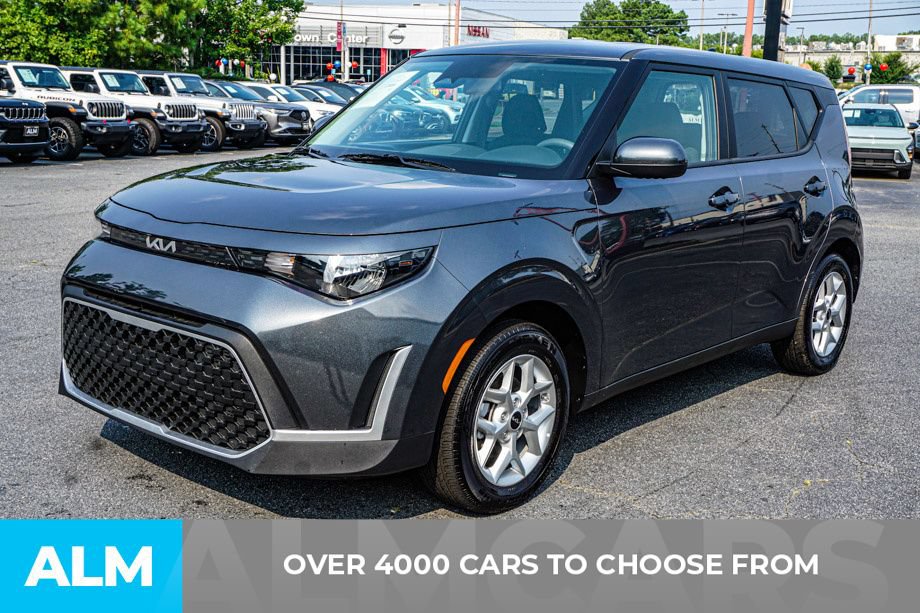 Used 2025 Kia Soul LX w/ LX Technology Package FWD image 2