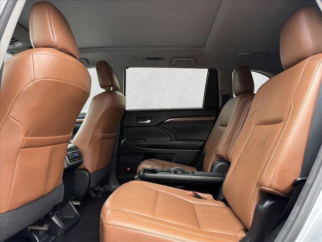 Used 2017 Toyota Highlander Limited Platinum image 23