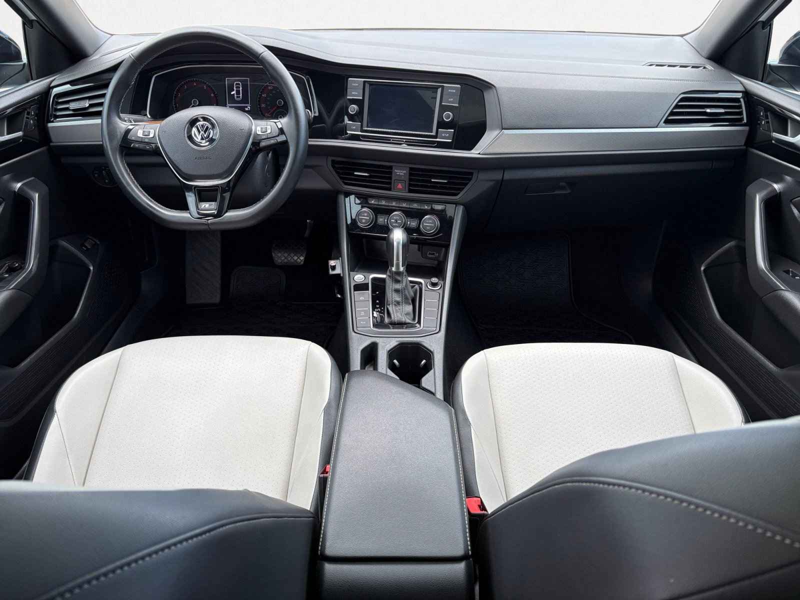 Used 2019 Volkswagen Jetta R-Line FWD image 4