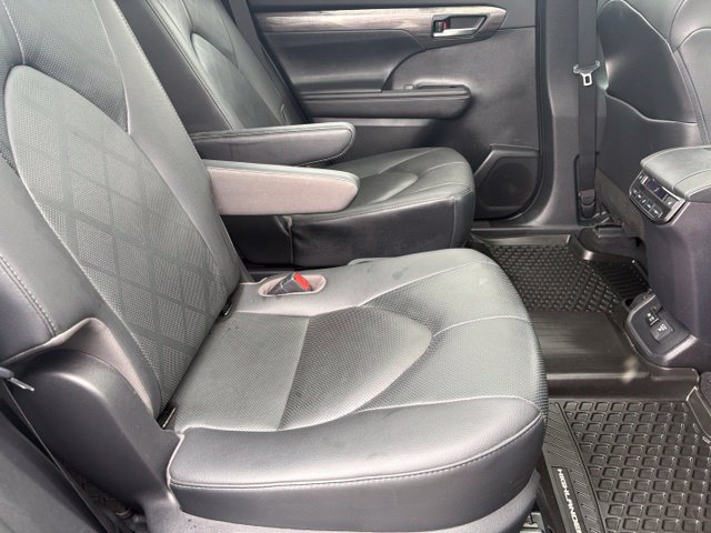 Used 2020 Toyota Highlander Platinum AWD/4WD image 19