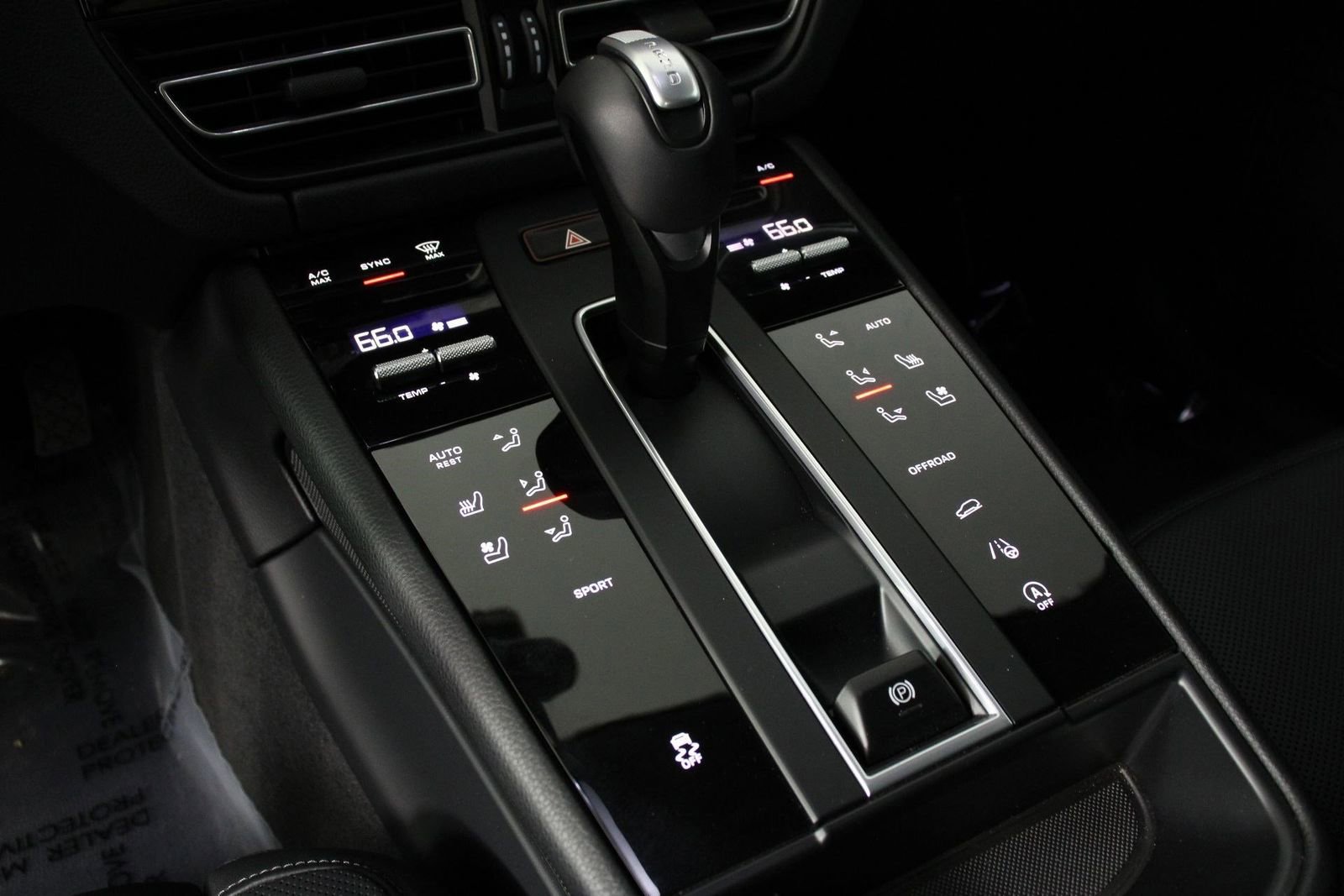 Certified 2025 Porsche Macan image 18