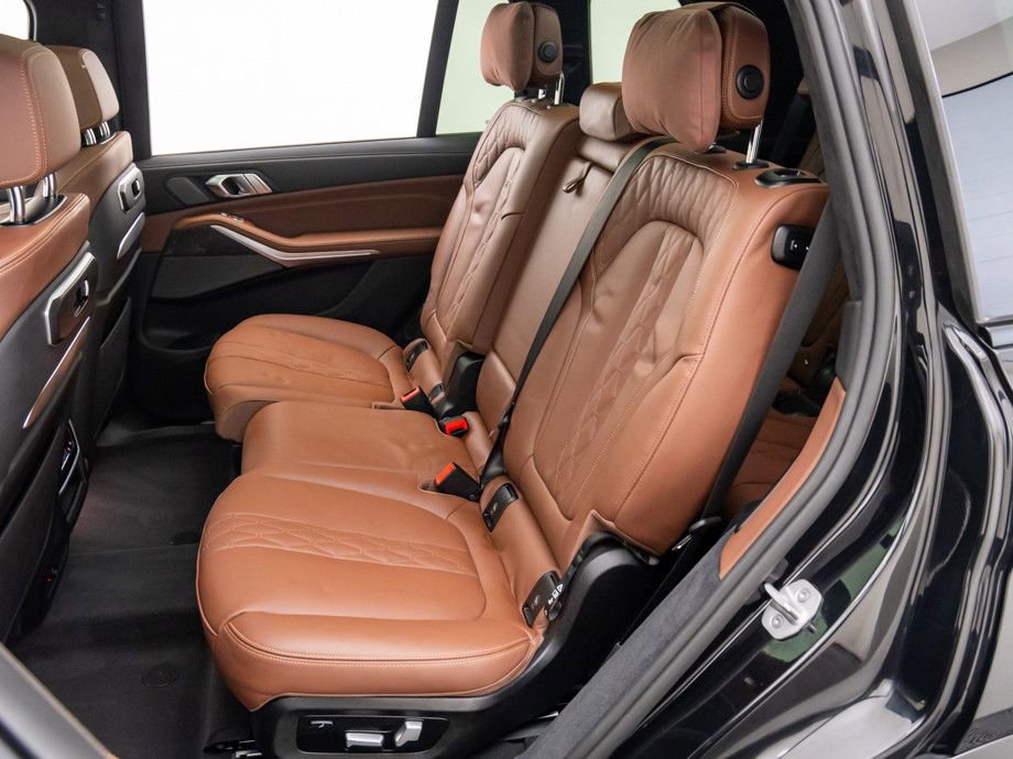 Certified 2025 BMW X7 M60i w/ Executive Package AWD/4WD image 17