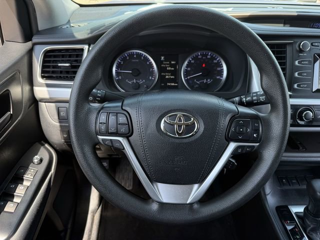 Used 2019 Toyota Highlander LE FWD image 12