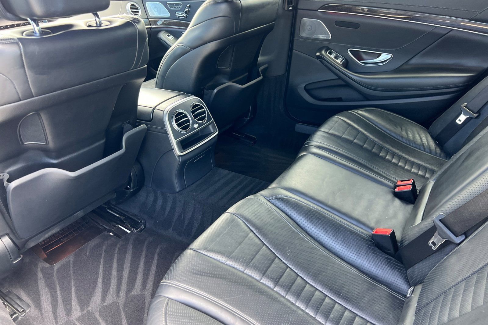 Used 2015 Mercedes-Benz S 550 Sedan image 4