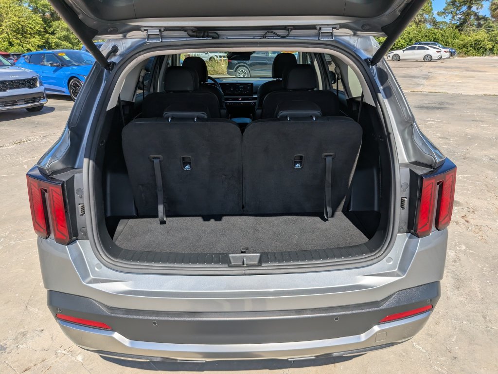 Certified 2025 Kia Sorento EX FWD image 13