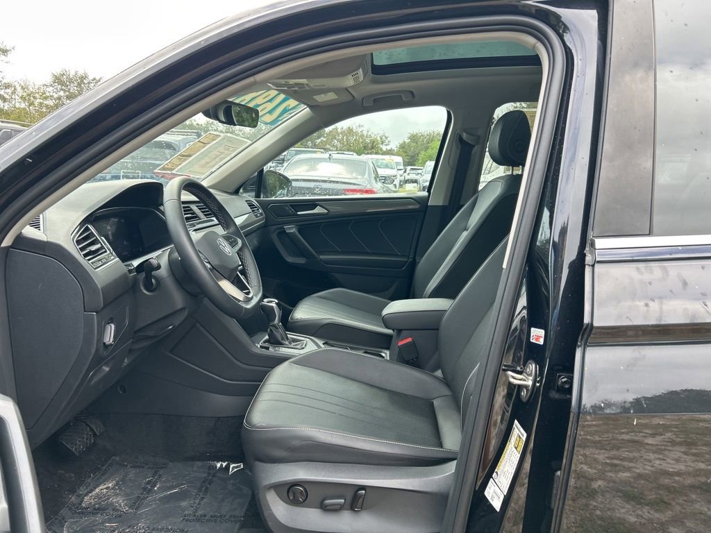 Used 2023 Volkswagen Tiguan SE image 15