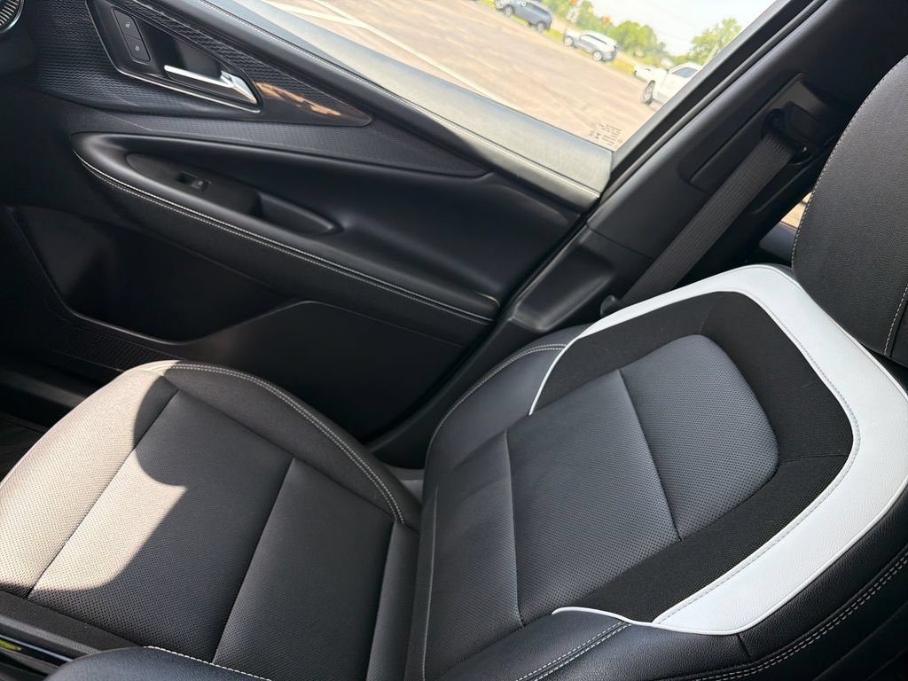Used 2024 Chevrolet Blazer EV LT AWD/4WD image 28