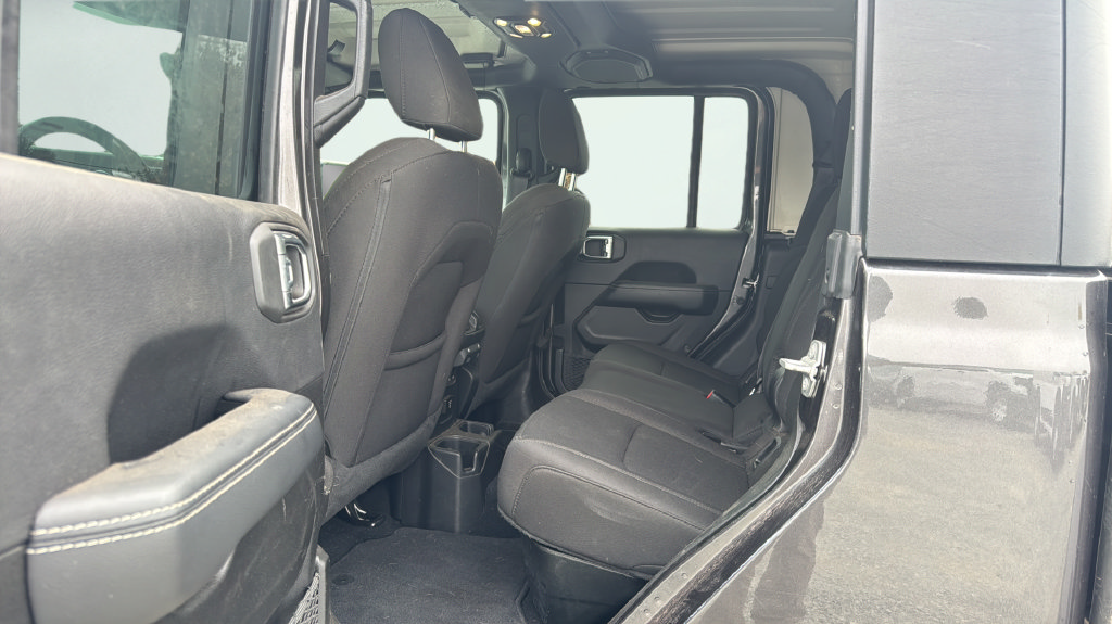 Used 2023 Jeep Gladiator Overland AWD/4WD image 15