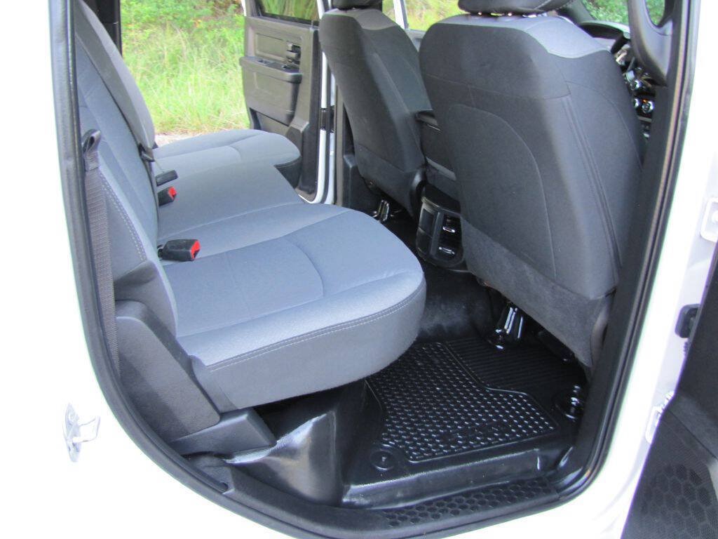 Used 2022 RAM 3500 Tradesman w/ Chrome Appearance Group AWD/4WD image 19