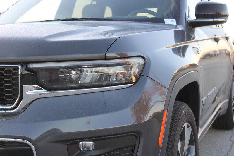 New 2023 Jeep Grand Cherokee Overland w/ Luxury Tech Group IV image 13