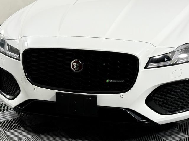 Certified 2023 Jaguar XF R-Dynamic SE AWD/4WD image 12