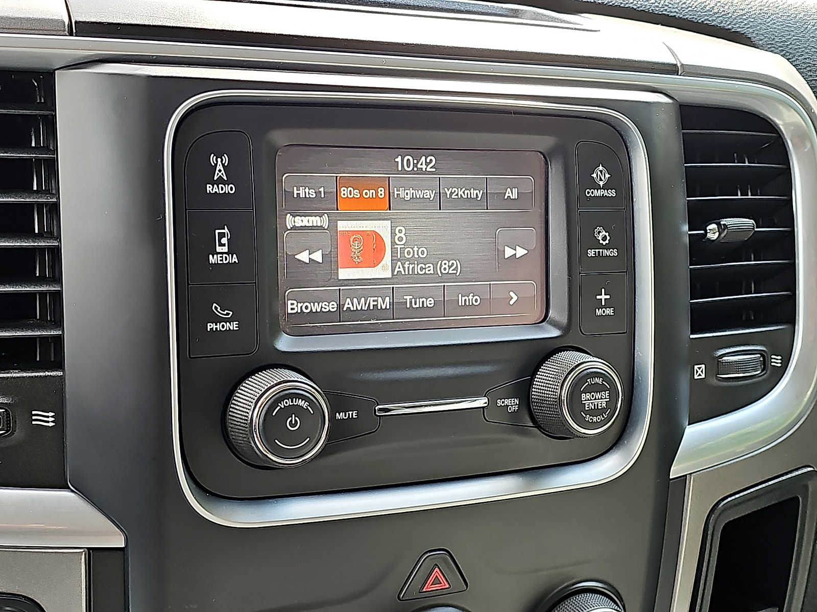 Used 2022 RAM 1500 Classic SLT AWD/4WD image 16