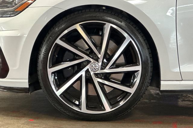 Used 2018 Volkswagen Golf R 4-Door image 34