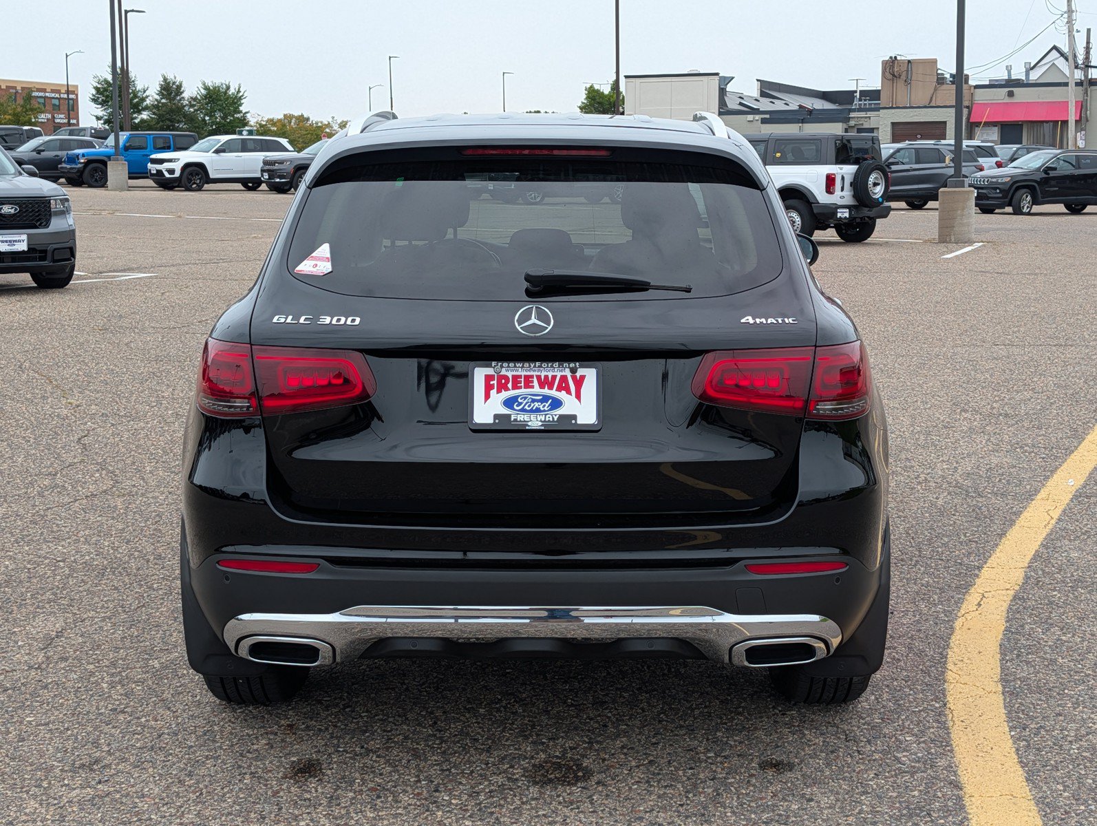Used 2022 Mercedes-Benz GLC 300 4MATIC image 4