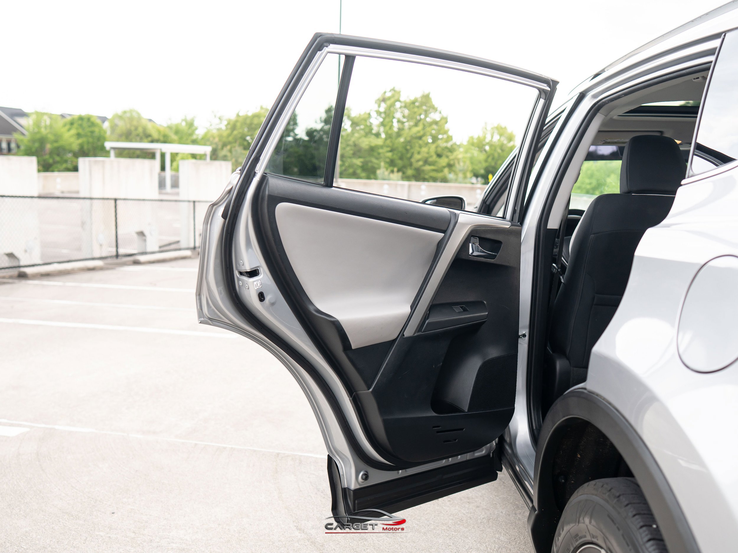 Used 2016 Toyota RAV4 XLE AWD/4WD image 38