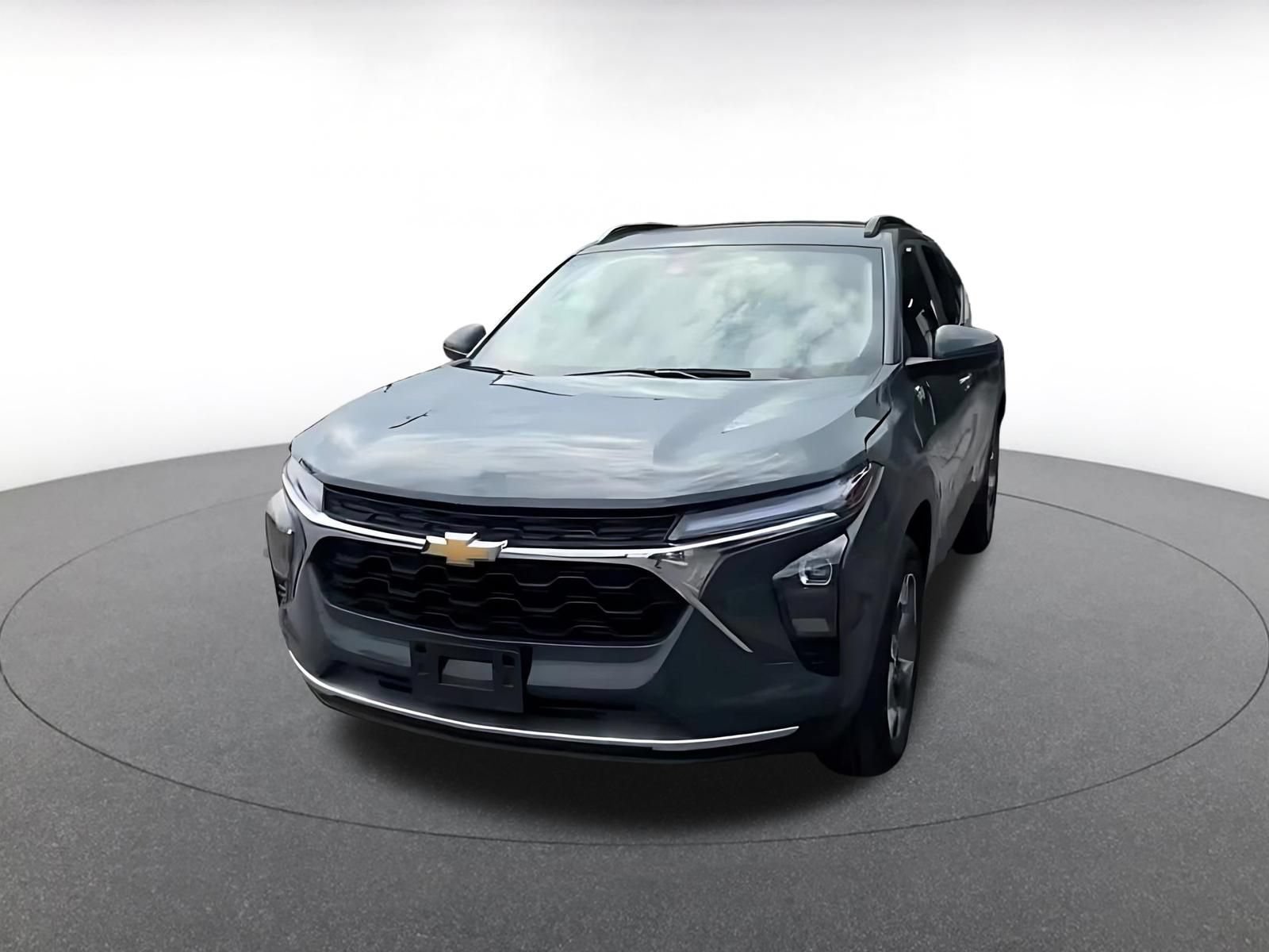 Used 2025 Chevrolet Trax LT FWD image 6