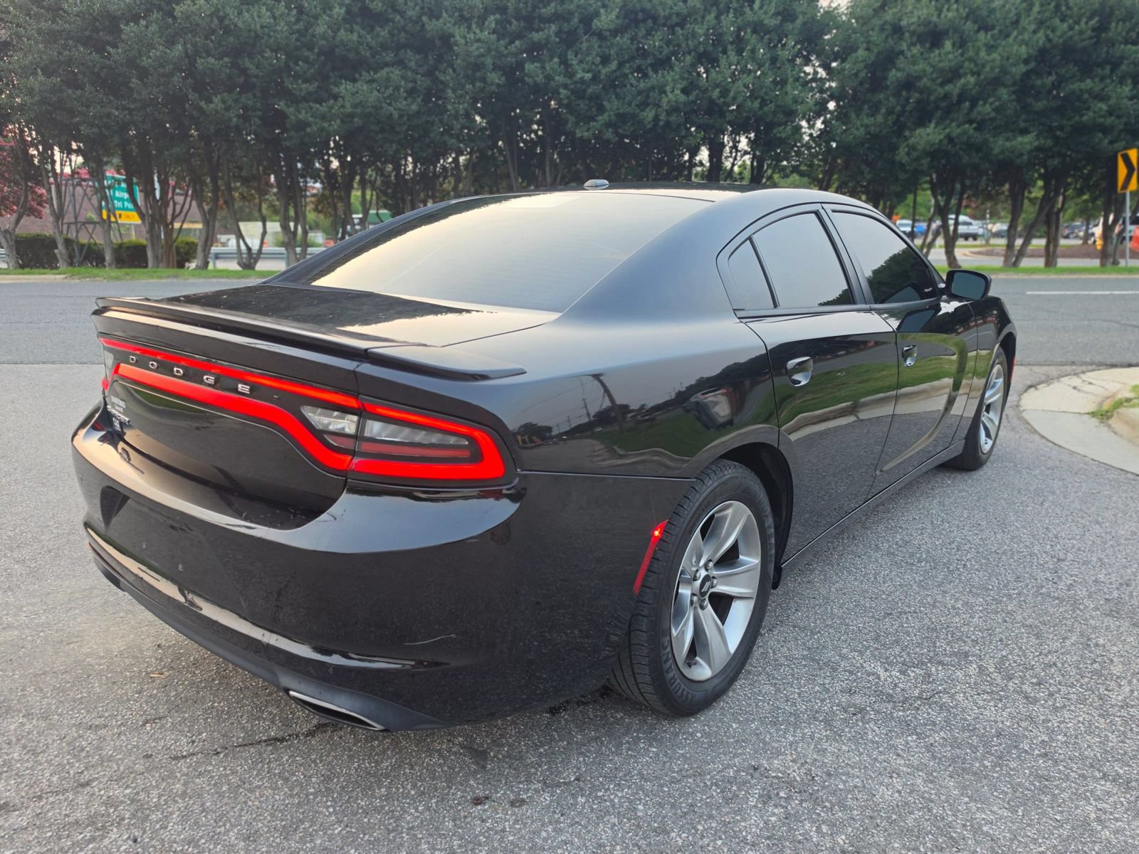 Used 2015 Dodge Charger SE w/ Sport Appearance Group RWD image 8
