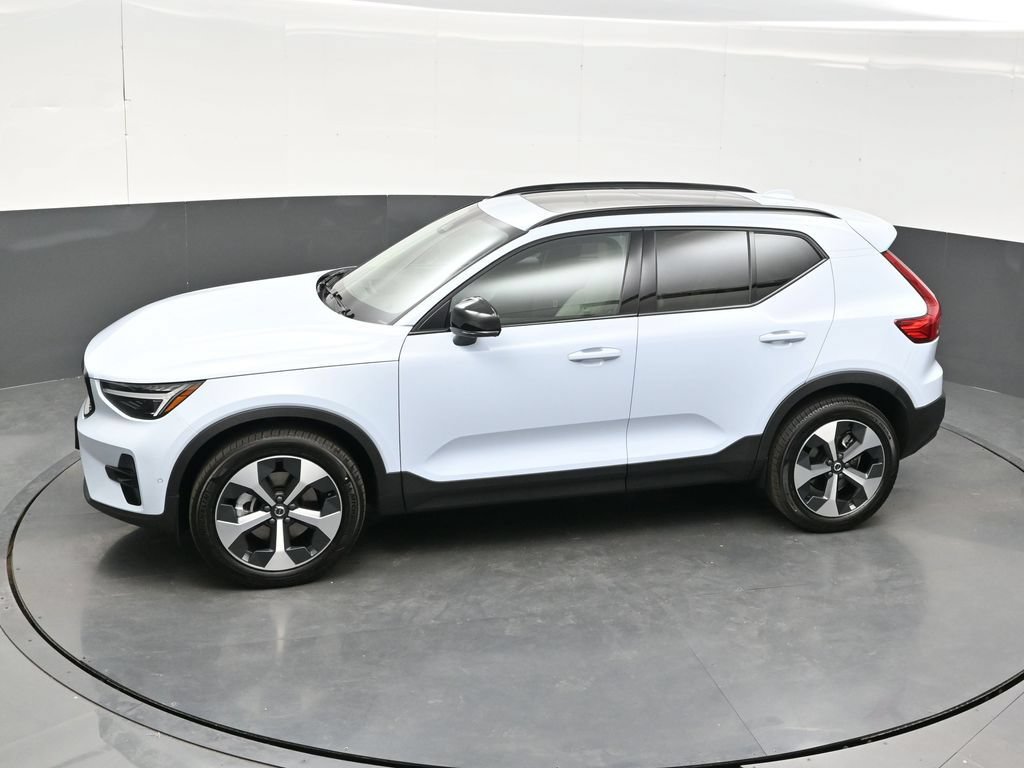 New 2026 Volvo XC40 B5 Plus w/ Protection Package Premier AWD/4WD image 33