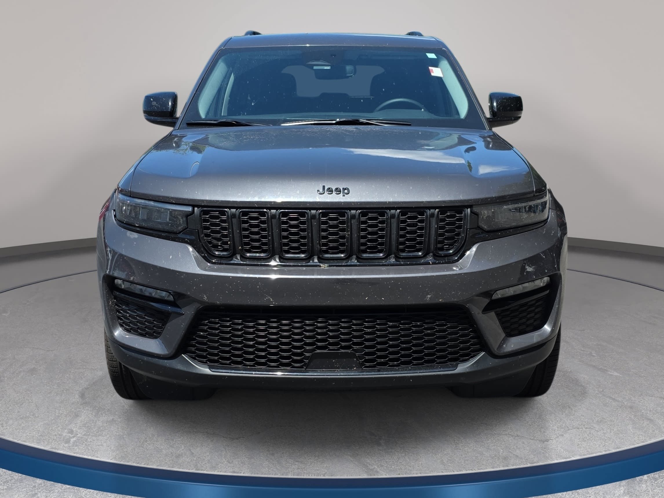 Used 2023 Jeep Grand Cherokee Limited w/ Black Appearance Package AWD/4WD image 4
