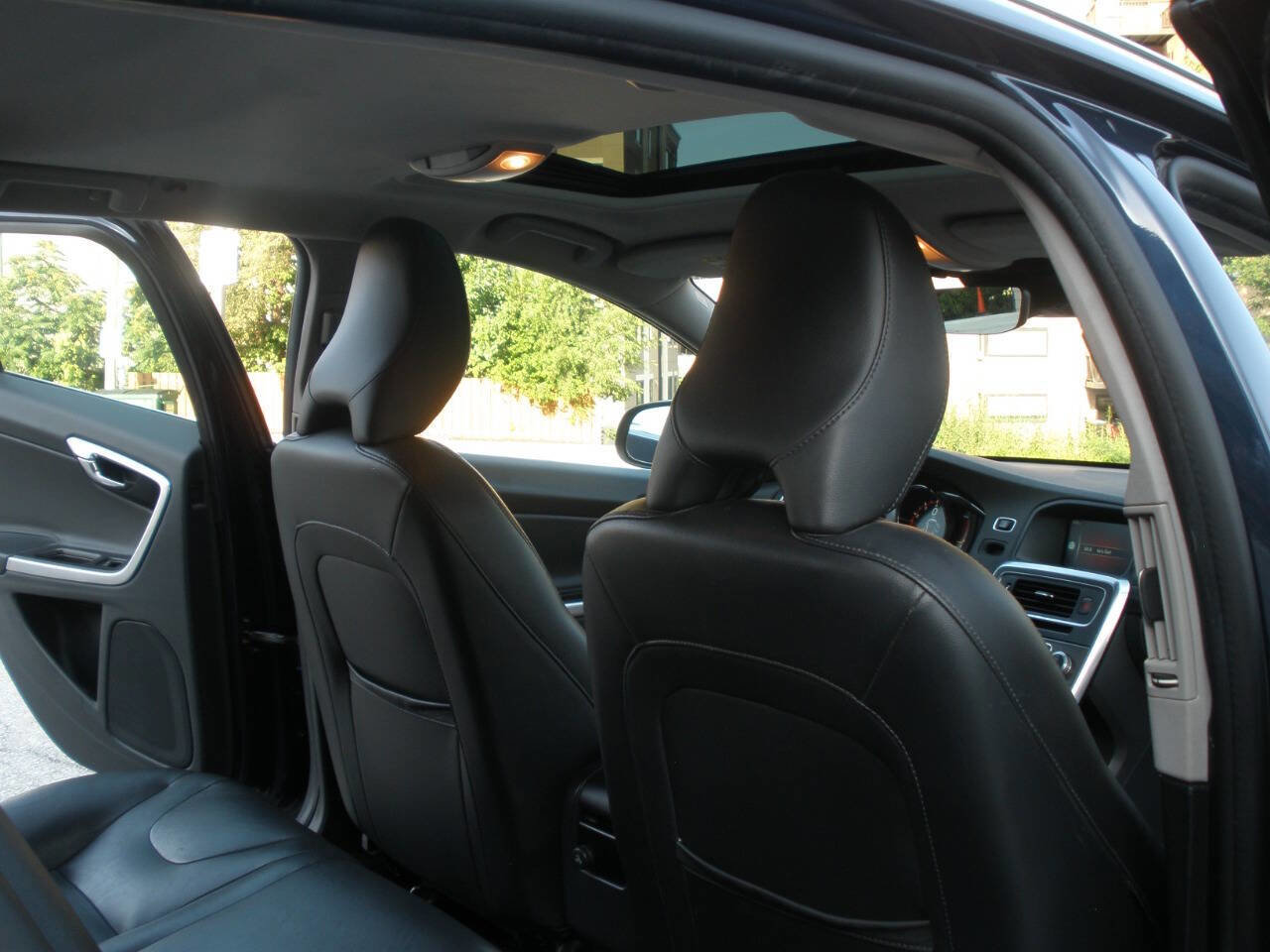 Used 2015 Volvo V60 T5 Premier image 28