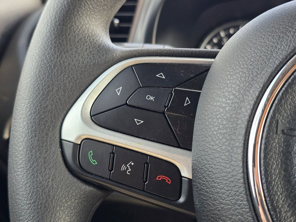 Used 2023 Jeep Renegade Latitude AWD/4WD image 32