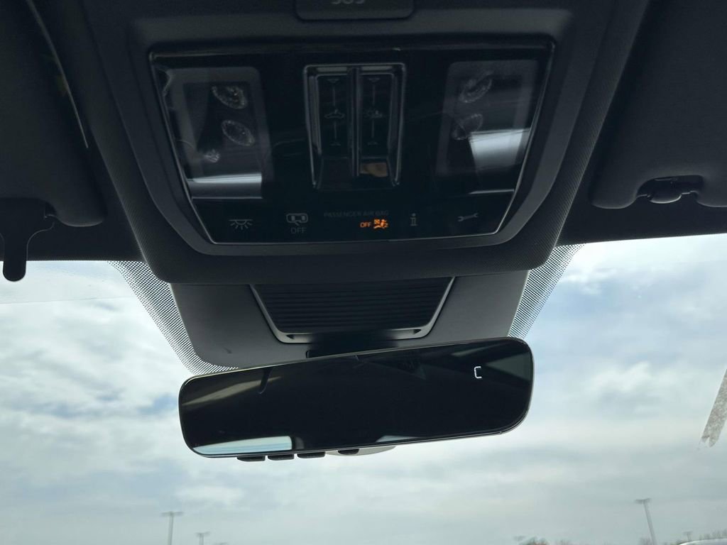 New 2026 Volkswagen Tiguan SE R-Line FWD image 24