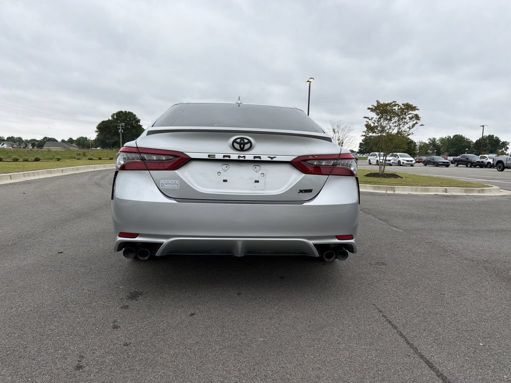 Used 2022 Toyota Camry XSE FWD image 4