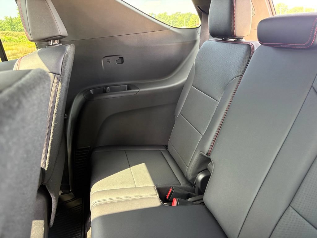 Used 2025 Chevrolet Traverse RS w/ LPO, Floor Liner Package FWD image 61