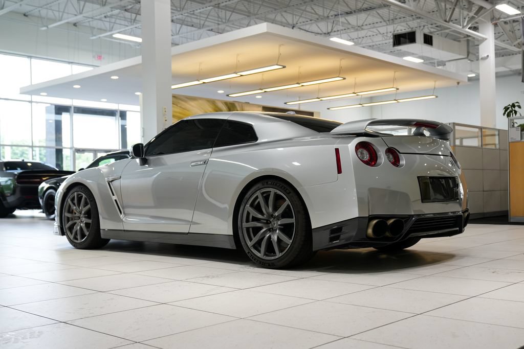 Used 2016 Nissan GT-R Premium AWD/4WD image 9