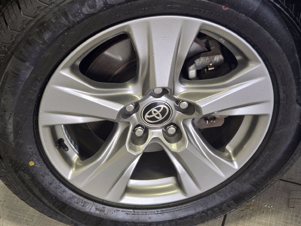 Certified 2024 Toyota RAV4 XLE FWD image 8