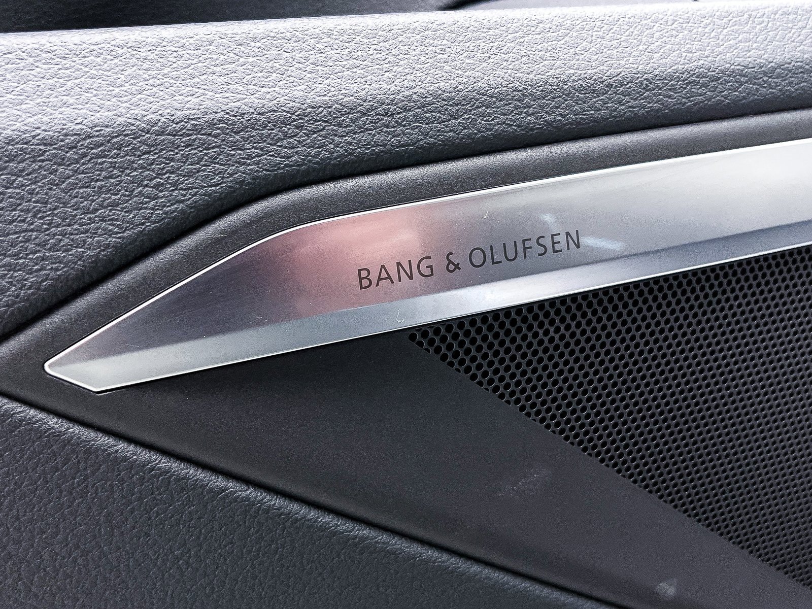 Used 2024 Audi Q8 e-tron Prestige image 4